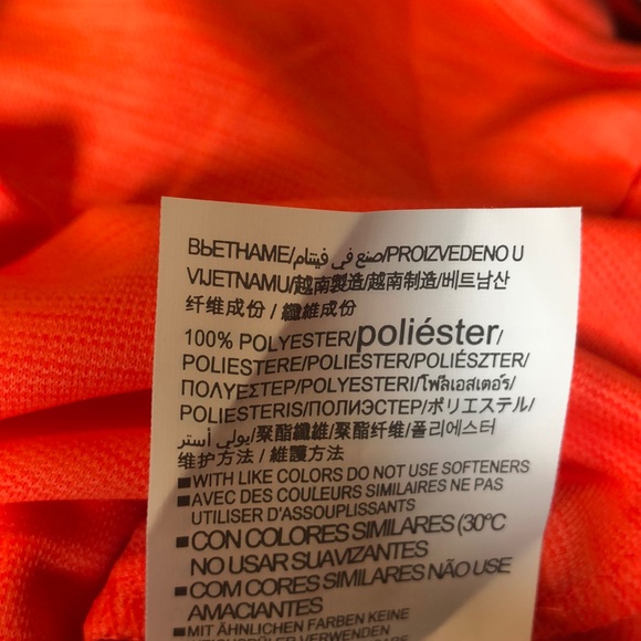 Adorable women’s tank top by Under Armour size S - Picture 7 of 7